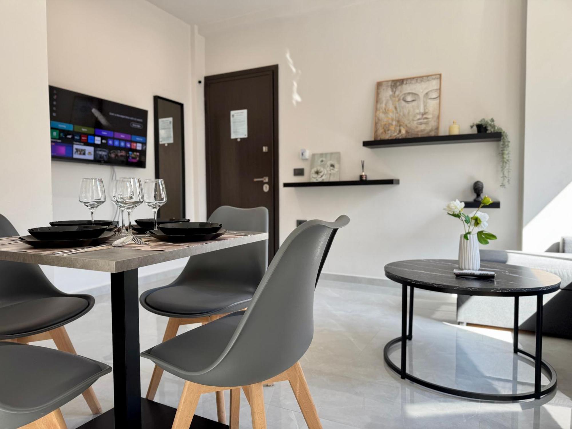 Spacious Apartment Near Monastiraki By Kozy Koala Athen Exterior foto